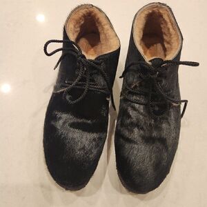Punto Pigro fleece lined fur exterior womens ankle boots. Size 40